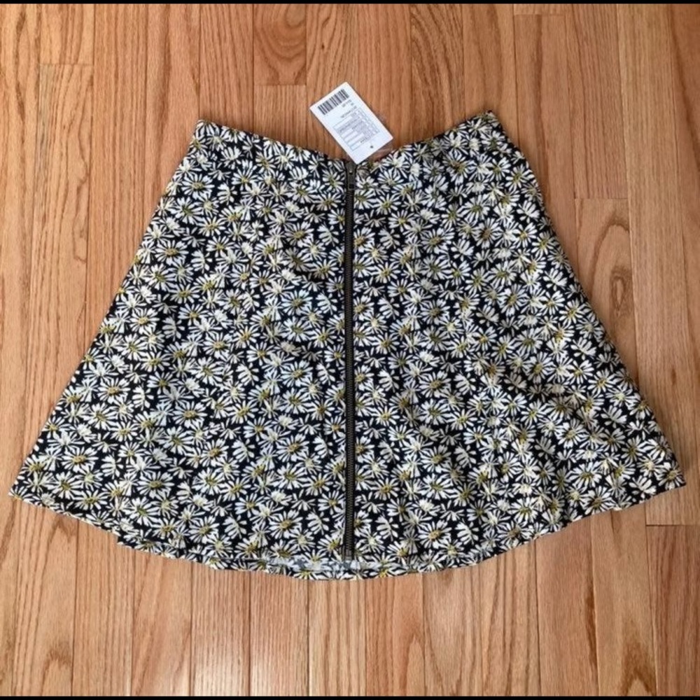 Daisy Print mini Skirt New NWT Pins & Needles Floral